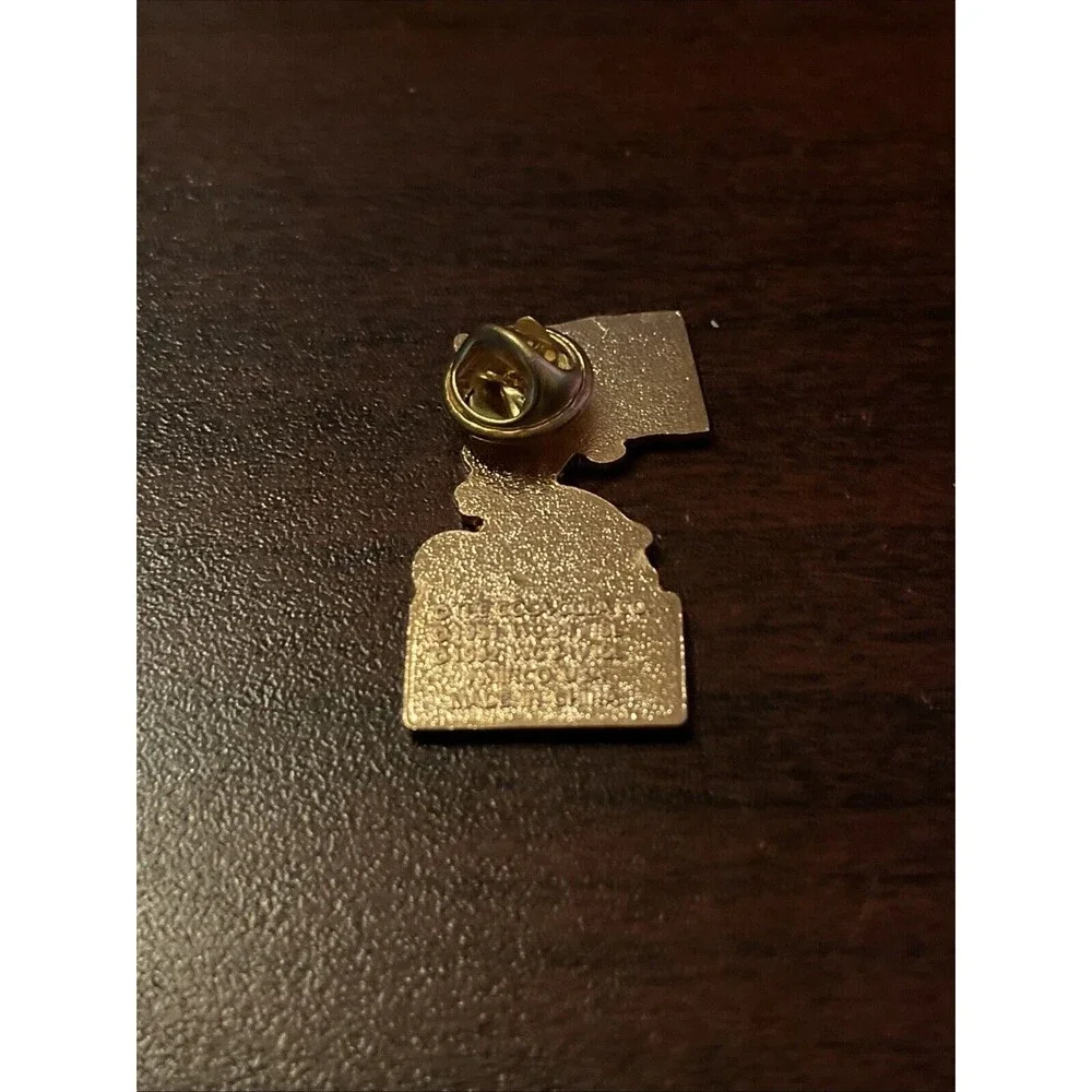 1994 USA‎ World Cup Coca-Cola Stryker Dog Mascot Brazil Flag Lapel Hat Pin